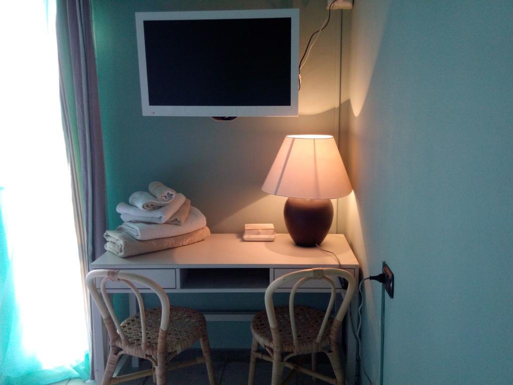 Il Giardino Di Emilio Bed & Breakfast Marrubiu Bagian luar foto